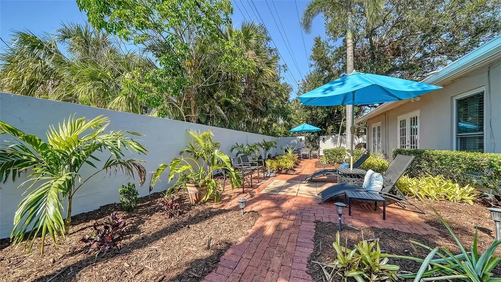 3530 Flores Avenue Sarasota FL 34239