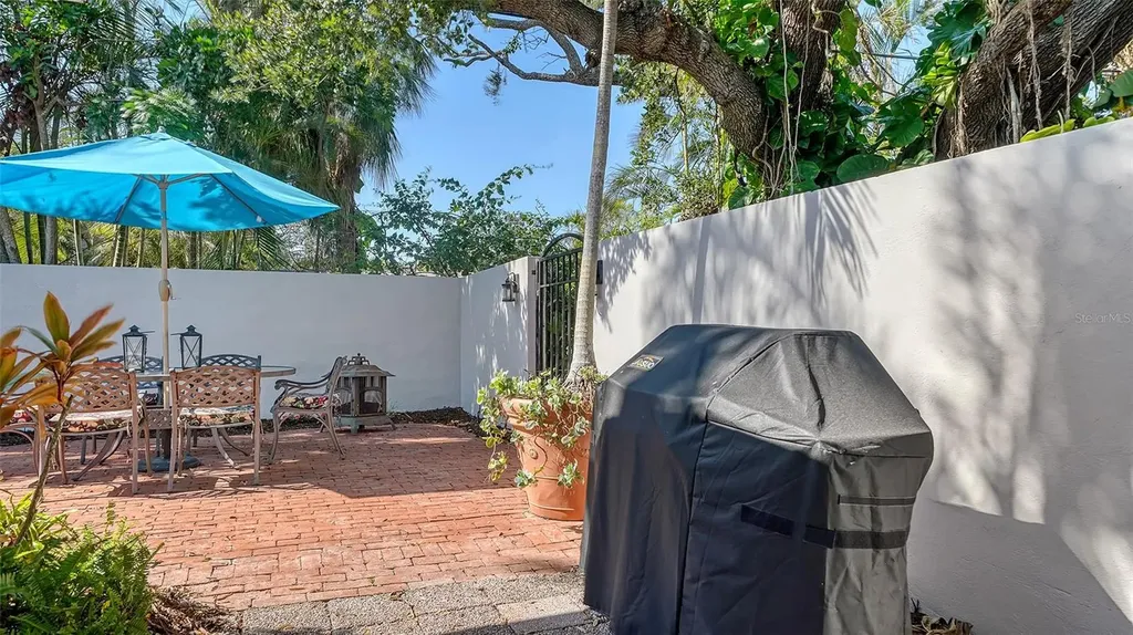 3530 Flores Avenue Sarasota FL 34239
