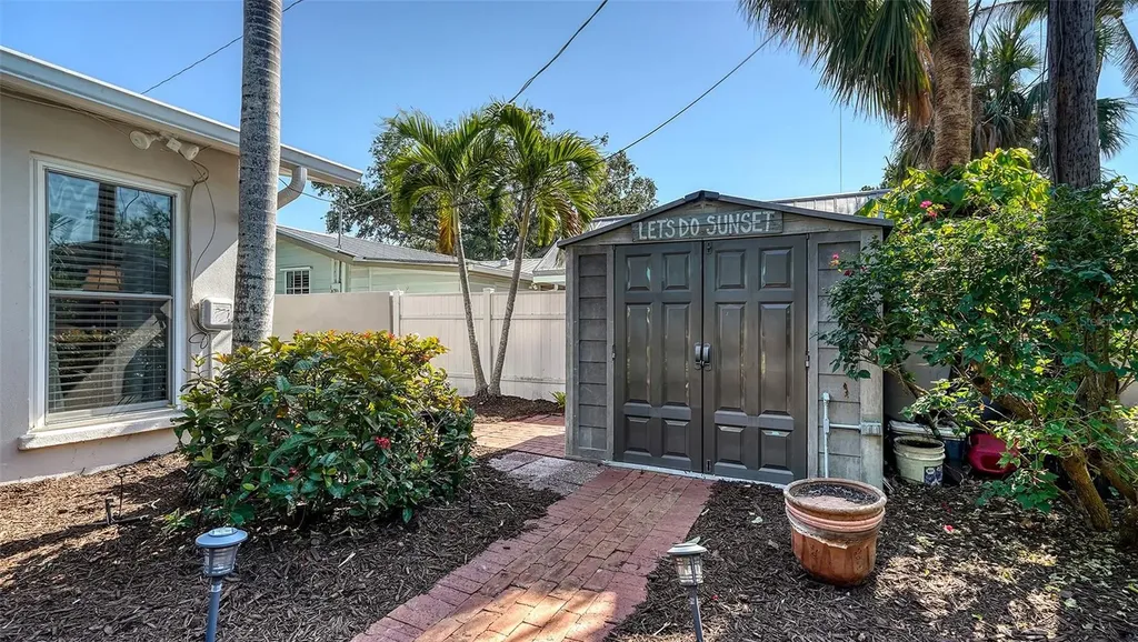 3530 Flores Avenue Sarasota FL 34239