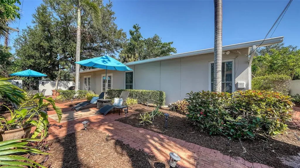 3530 Flores Avenue Sarasota FL 34239