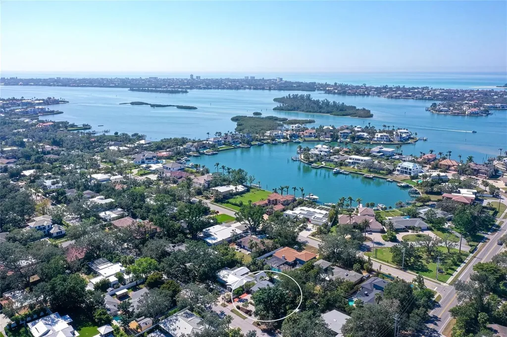 3530 Flores Avenue Sarasota FL 34239
