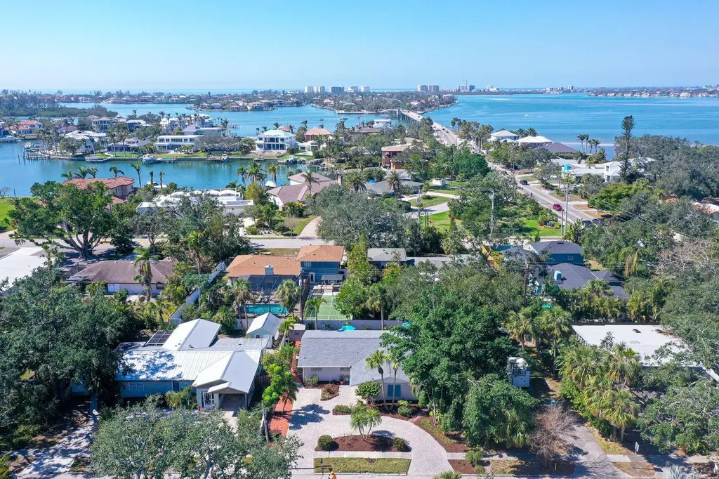 3530 Flores Avenue Sarasota FL 34239