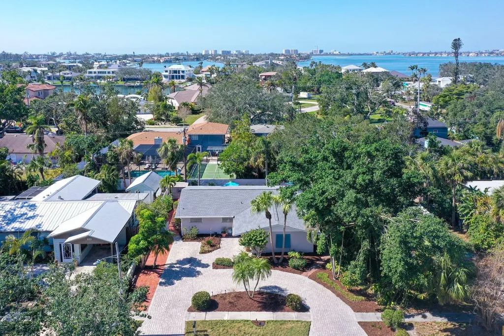 3530 Flores Avenue Sarasota FL 34239