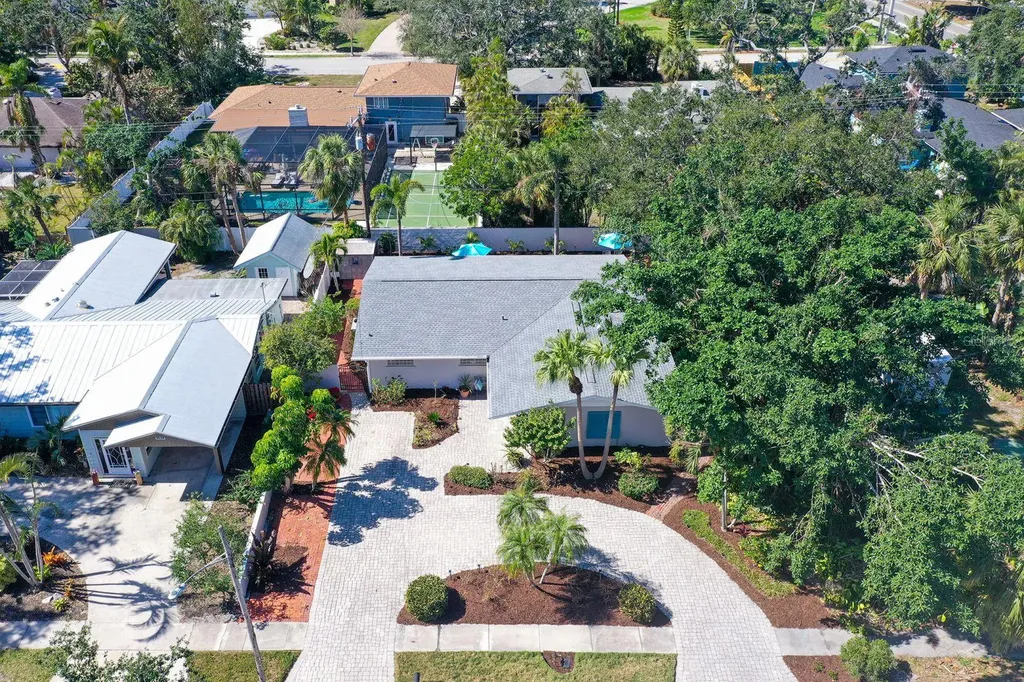 3530 Flores Avenue Sarasota FL 34239