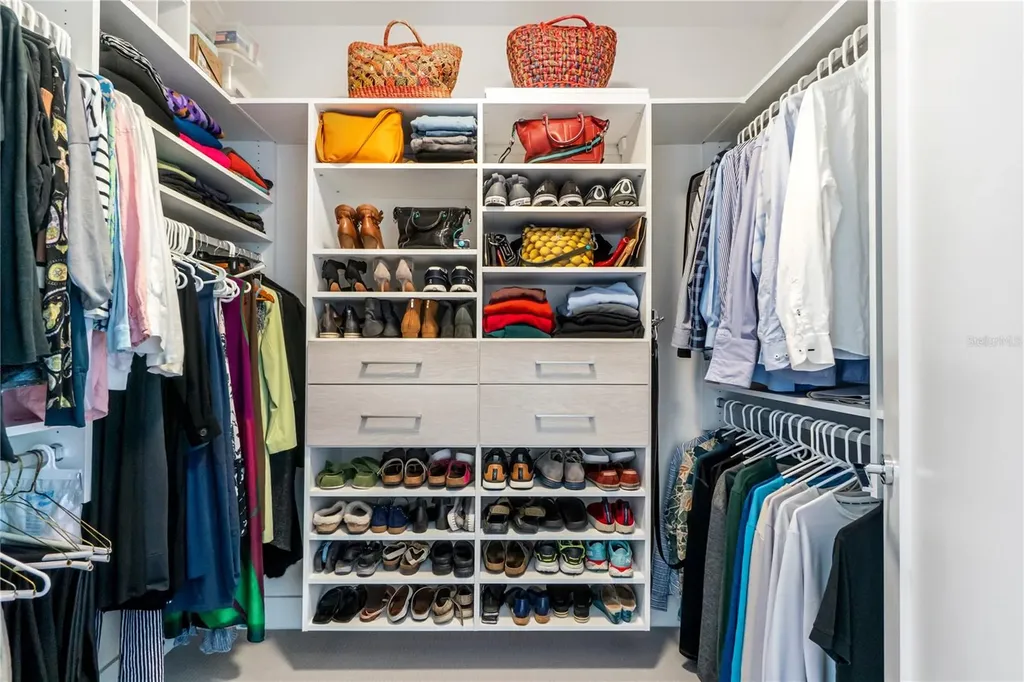 111 S Pineapple Avenue Sarasota FL 34236
