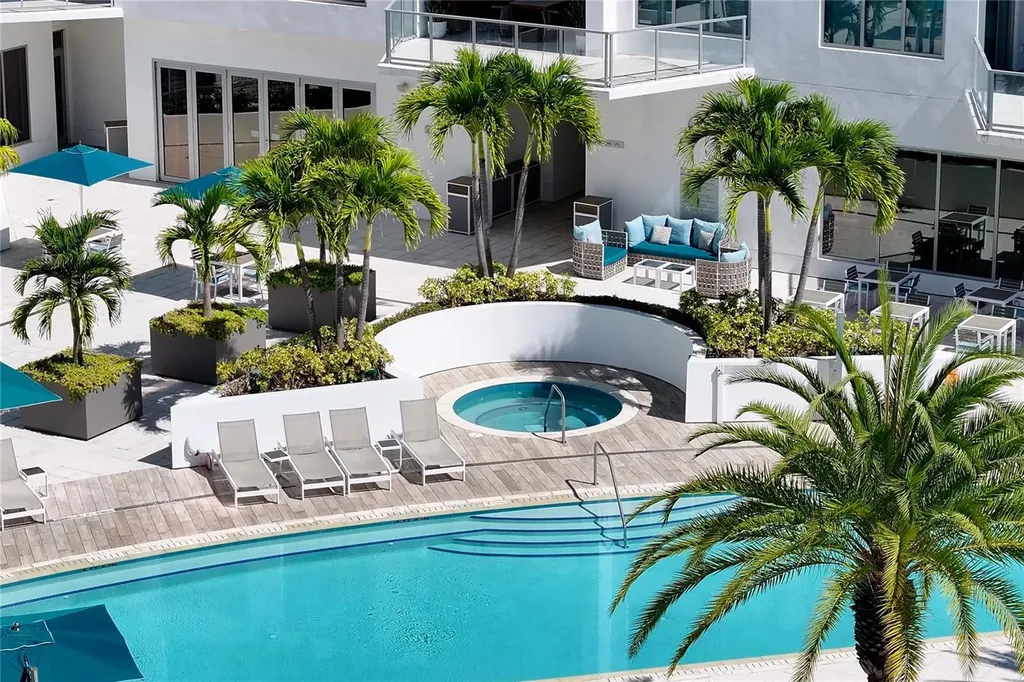 111 S Pineapple Avenue Sarasota FL 34236