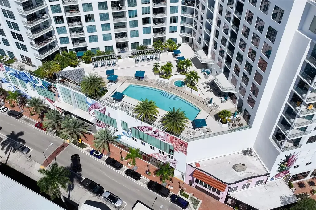111 S Pineapple Avenue Sarasota FL 34236