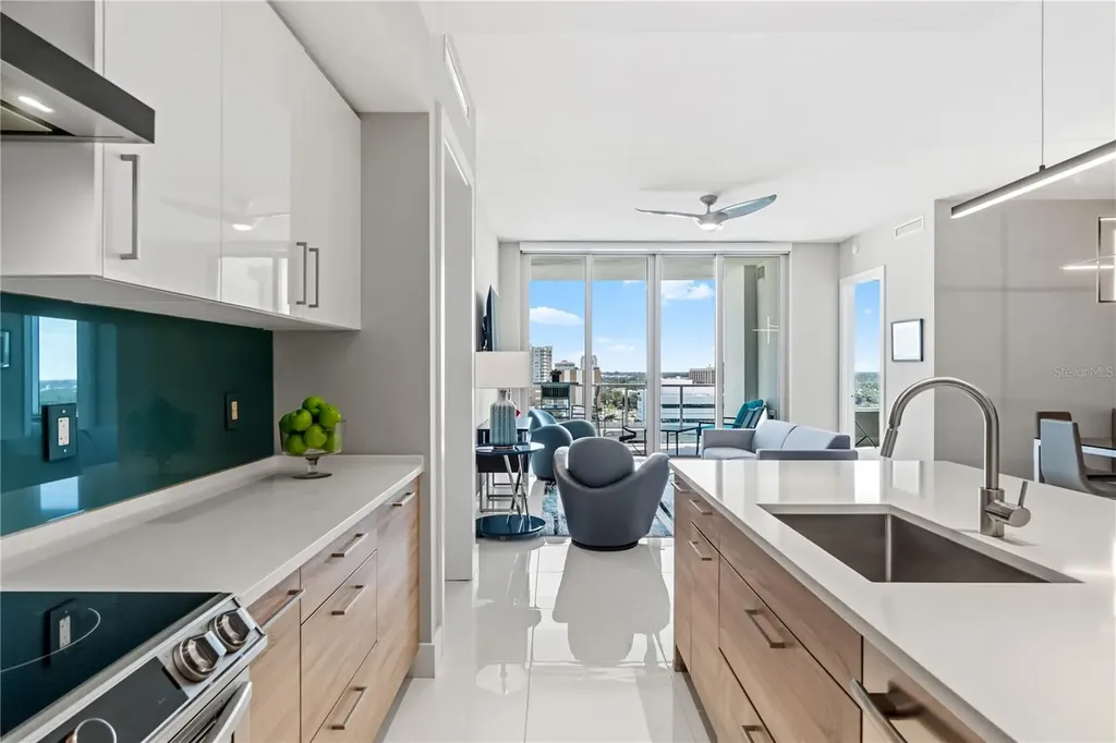 111 S Pineapple Avenue Sarasota FL 34236