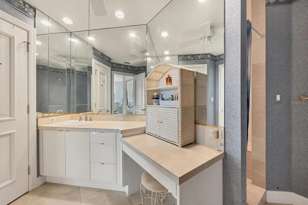 340 S Palm Avenue Sarasota FL 34236