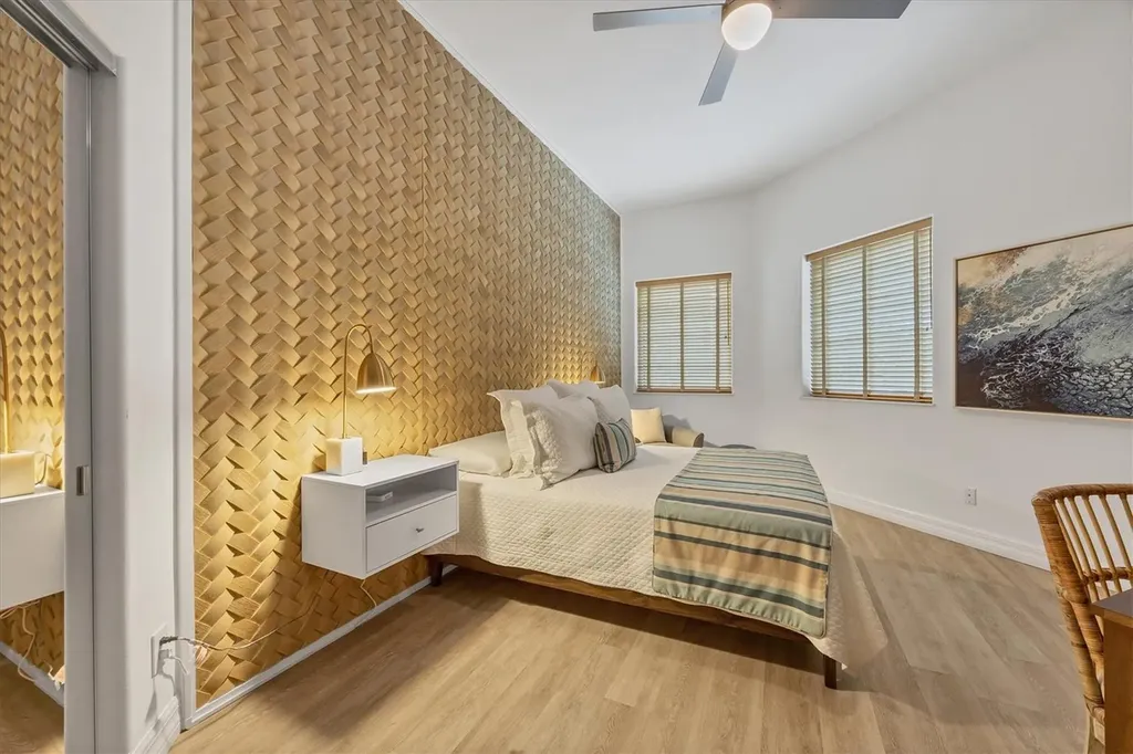 340 S Palm Avenue Sarasota FL 34236