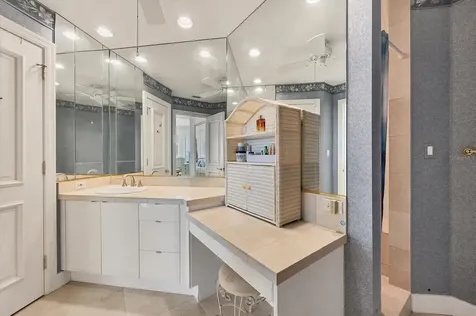 340 S Palm Avenue Sarasota FL 34236