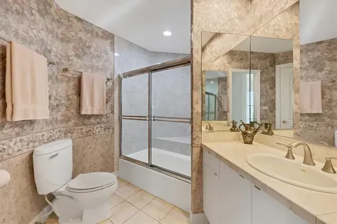 340 S Palm Avenue Sarasota FL 34236