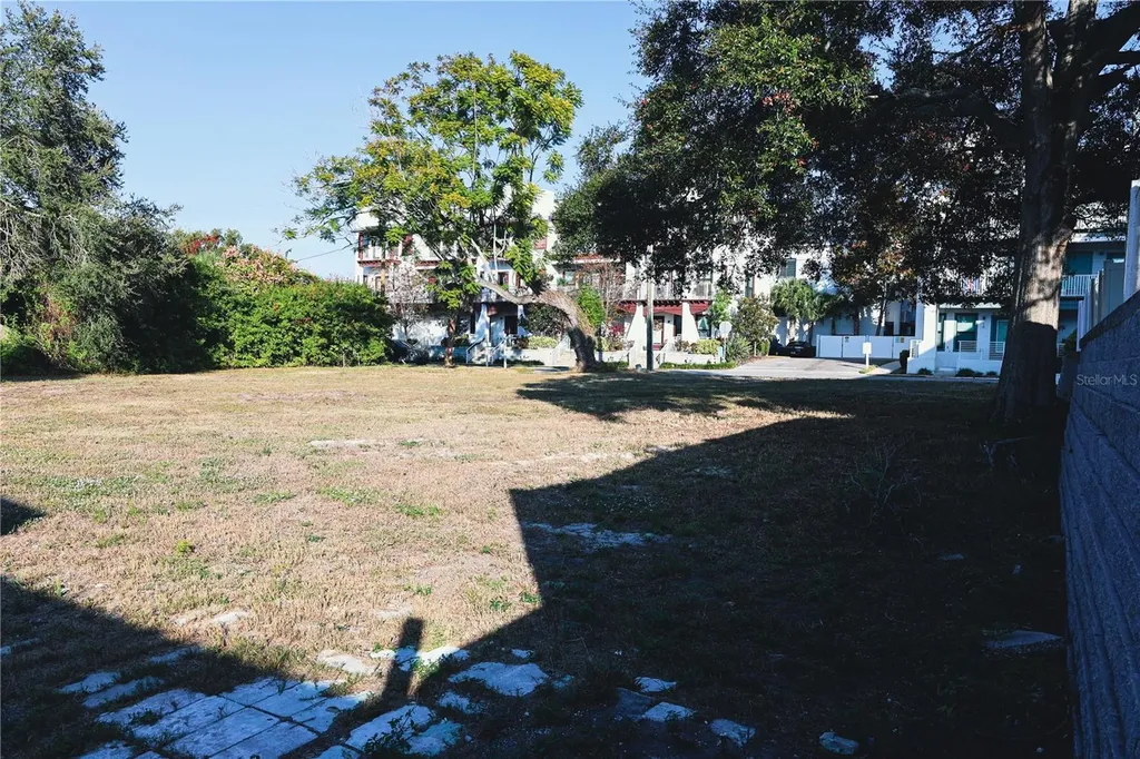 952/958 Howard Avenue Dunedin FL 34698