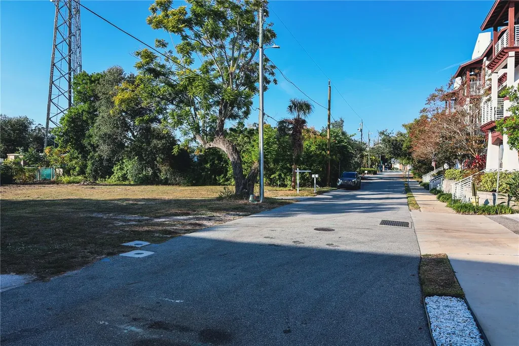 952/958 Howard Avenue Dunedin FL 34698