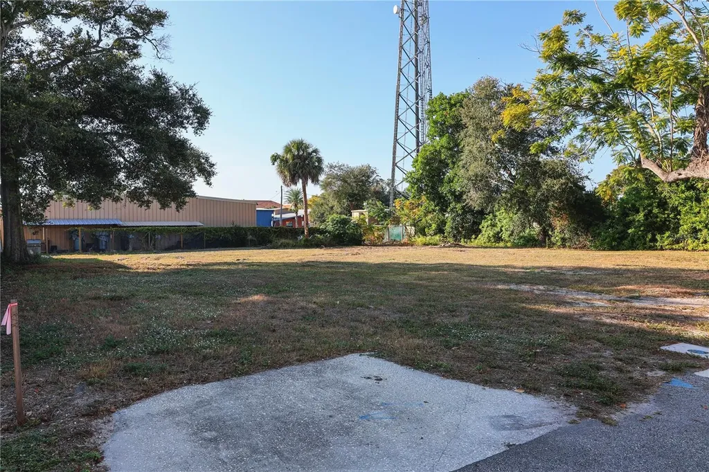 952/958 Howard Avenue Dunedin FL 34698