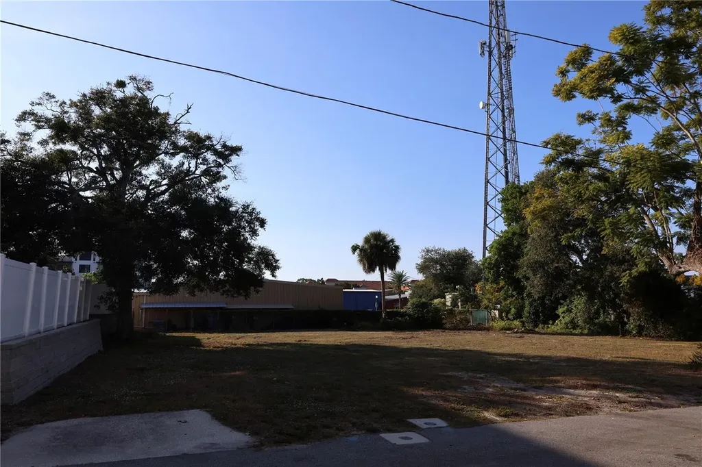 952/958 Howard Avenue Dunedin FL 34698