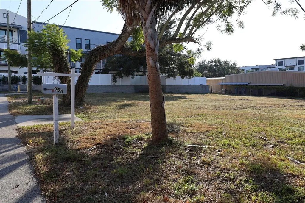 952/958 Howard Avenue Dunedin FL 34698