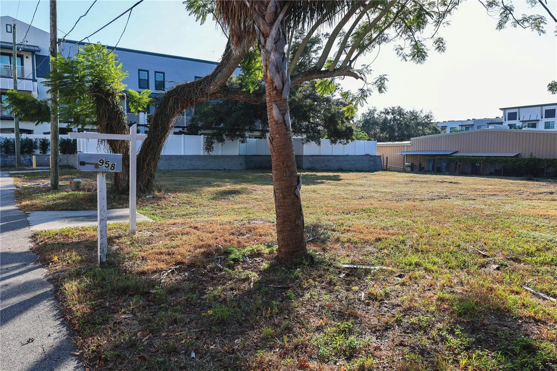 952/958 Howard Avenue Dunedin FL 34698