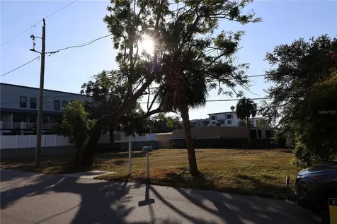 952/958 Howard Avenue Dunedin FL 34698