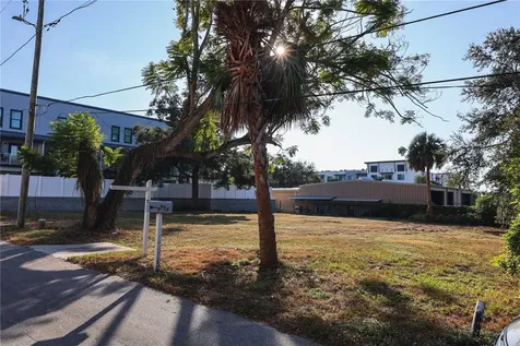 952/958 Howard Avenue Dunedin FL 34698