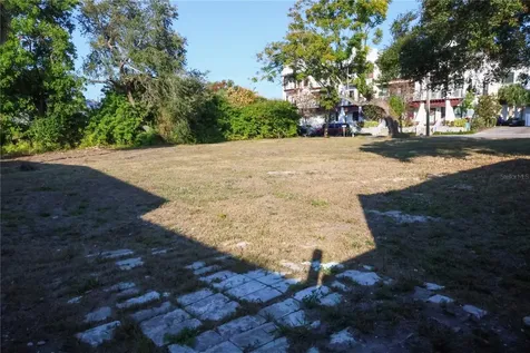 952/958 Howard Avenue Dunedin FL 34698