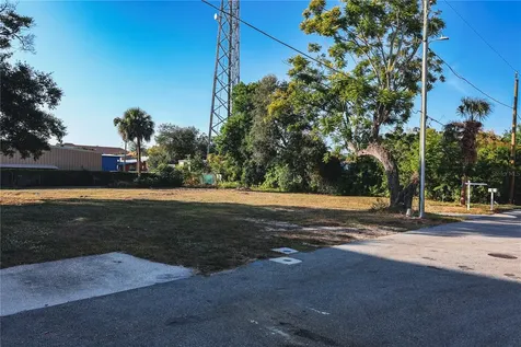 952/958 Howard Avenue Dunedin FL 34698