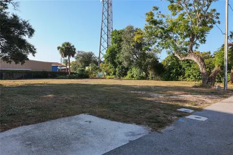 952/958 Howard Avenue Dunedin FL 34698