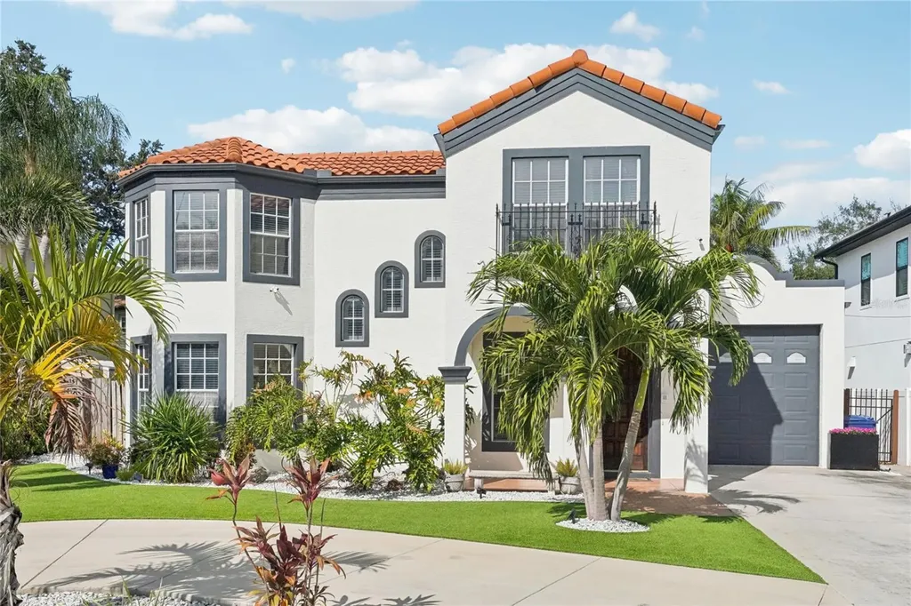 3303 W Lawn Avenue Tampa FL 33611