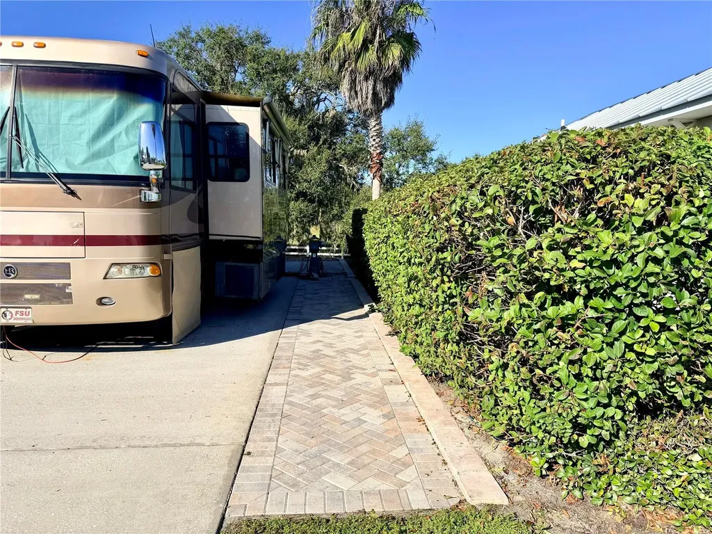 9588 SE 47th Way Webster FL 33597