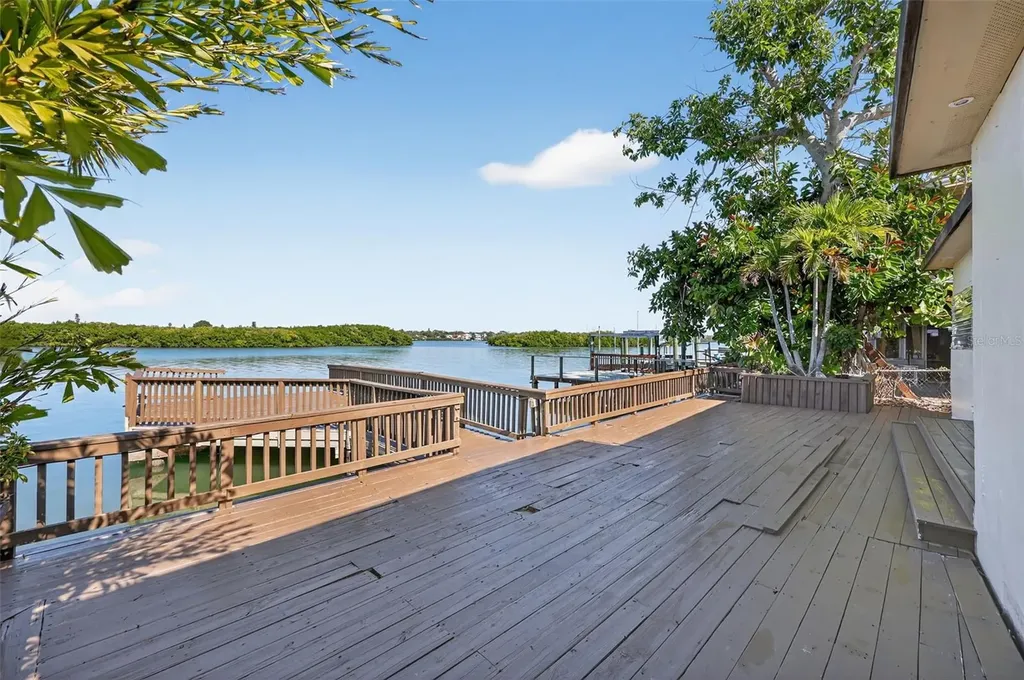 566 182nd Avenue E Redington Shores FL 33708