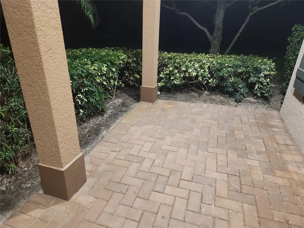 1049 N Honey Blossom Drive N Orlando FL 32824