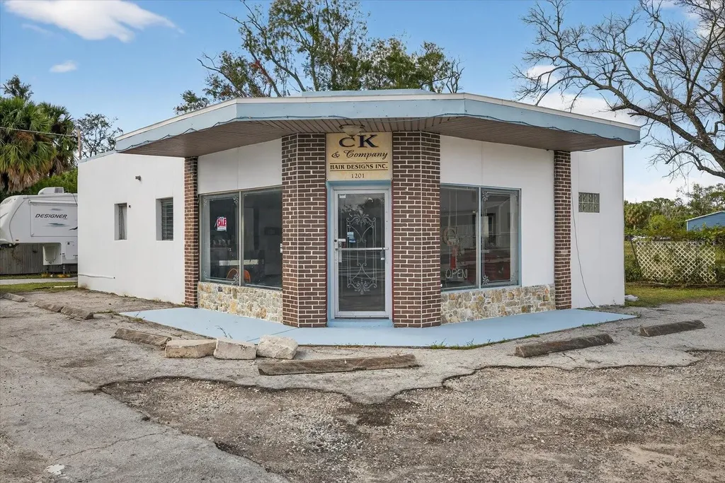 1201 N Pinellas Avenue Tarpon Springs FL 34689