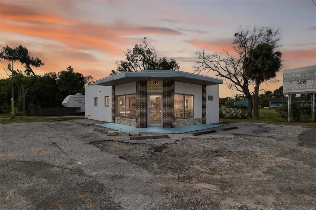 1201 N Pinellas Avenue Tarpon Springs FL 34689