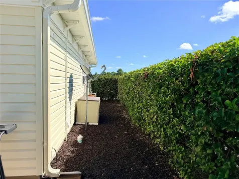 9594 SE 47th Way Webster FL 33597