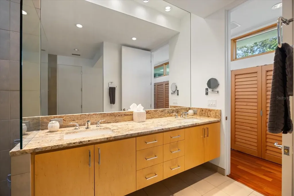 1739 Cherokee Drive Sarasota FL 34239