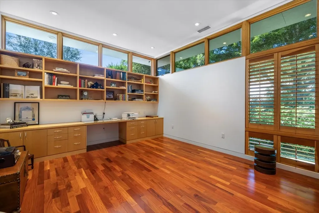 1739 Cherokee Drive Sarasota FL 34239