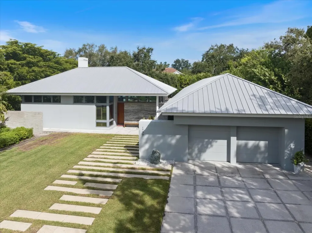 1739 Cherokee Drive Sarasota FL 34239