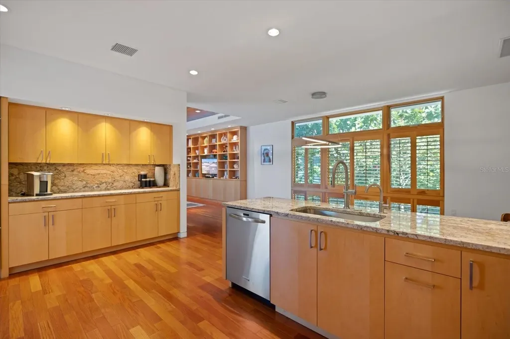 1739 Cherokee Drive Sarasota FL 34239