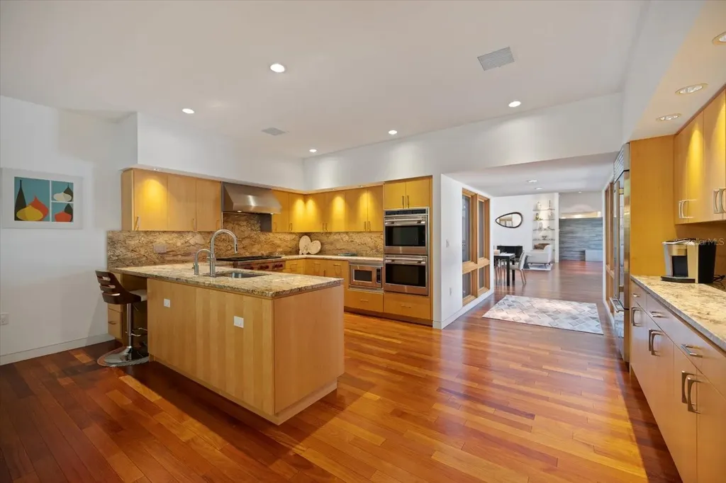 1739 Cherokee Drive Sarasota FL 34239