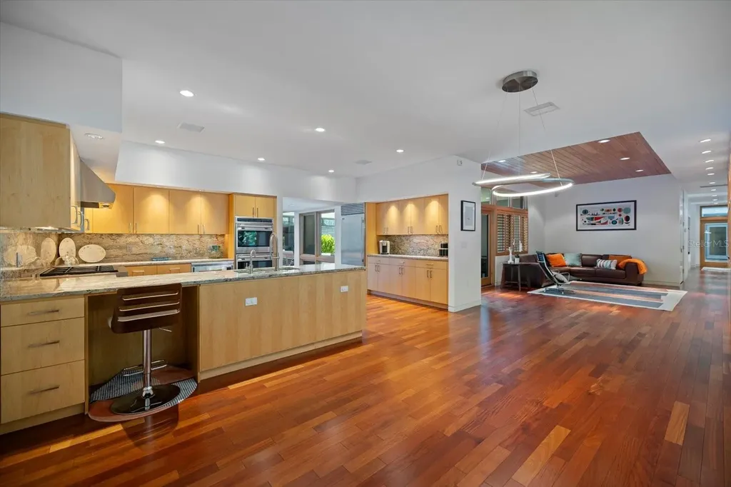 1739 Cherokee Drive Sarasota FL 34239
