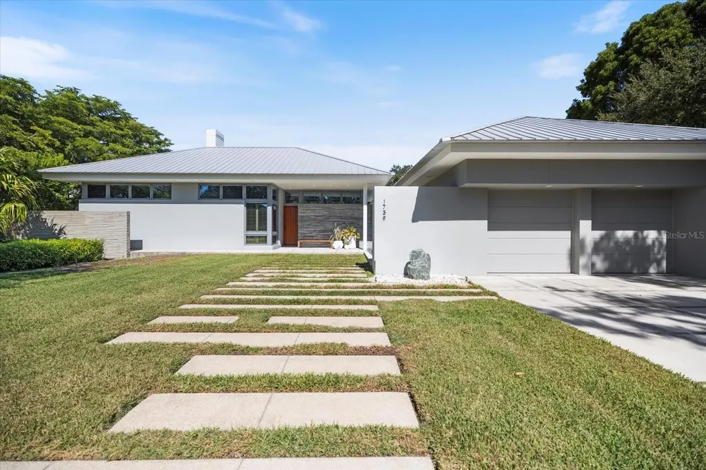 1739 Cherokee Drive Sarasota FL 34239