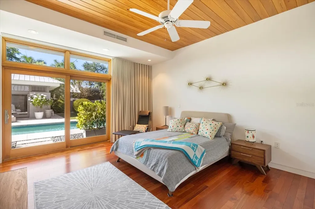 1739 Cherokee Drive Sarasota FL 34239