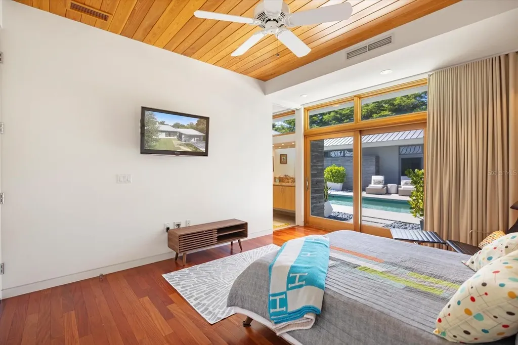 1739 Cherokee Drive Sarasota FL 34239