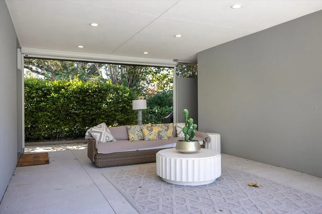 1739 Cherokee Drive Sarasota FL 34239