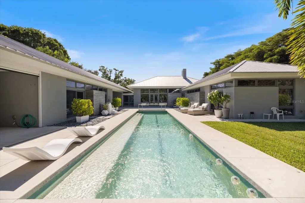 1739 Cherokee Drive Sarasota FL 34239