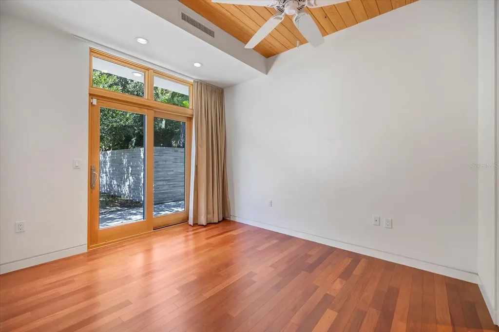 1739 Cherokee Drive Sarasota FL 34239