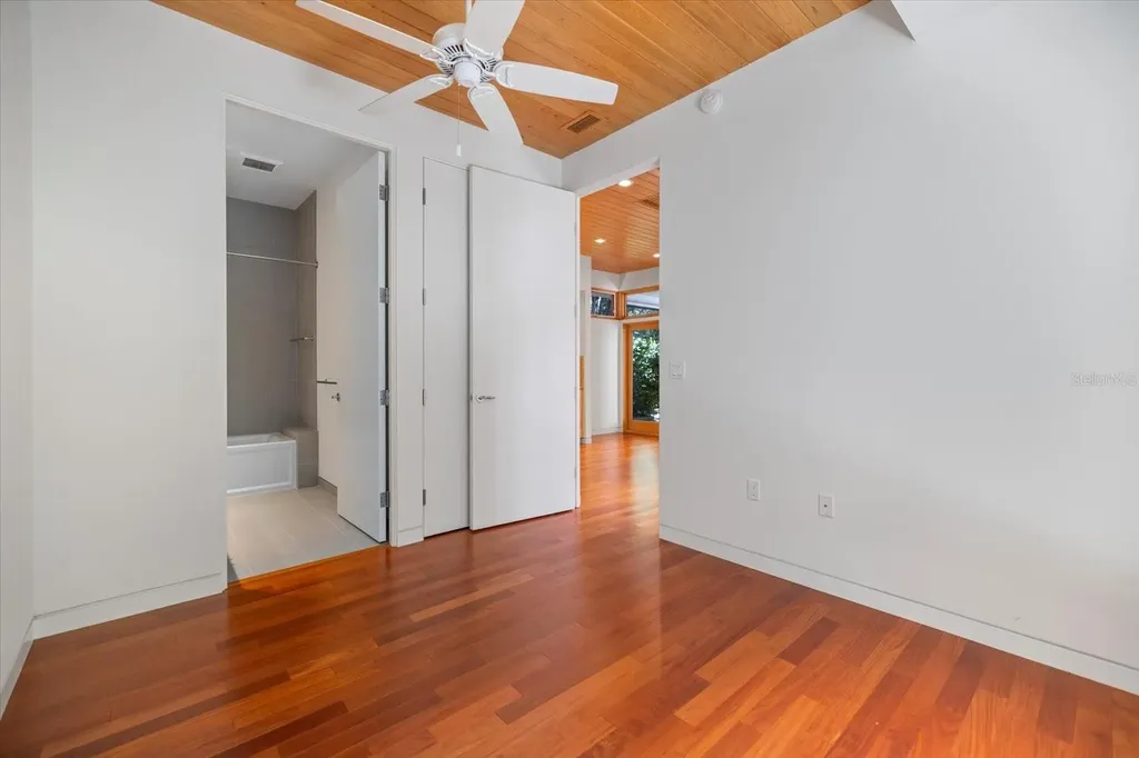 1739 Cherokee Drive Sarasota FL 34239