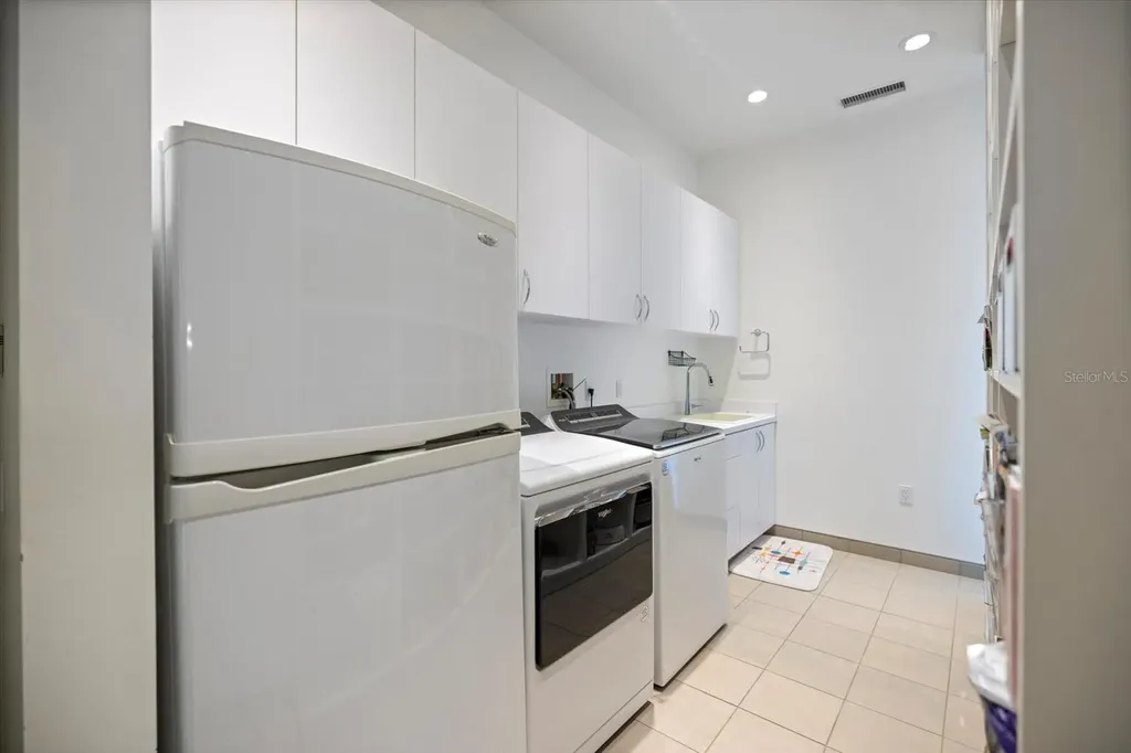 1739 Cherokee Drive Sarasota FL 34239