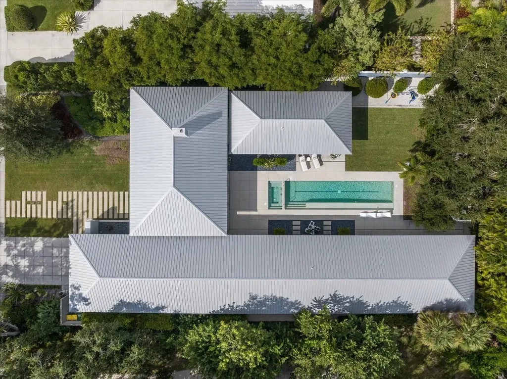 1739 Cherokee Drive Sarasota FL 34239
