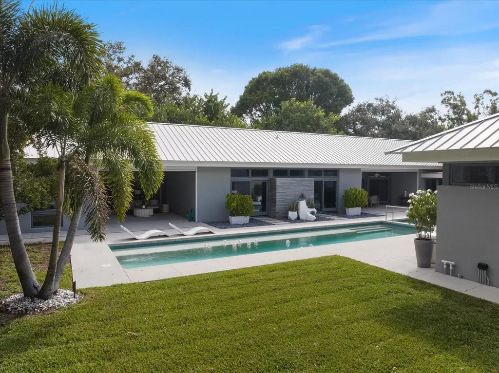 1739 Cherokee Drive Sarasota FL 34239